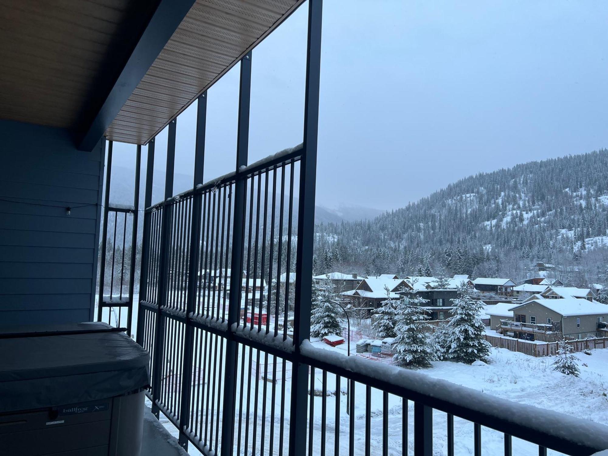 Stoked Penthouse- Panoramic View, Private Hot Tub Apartment