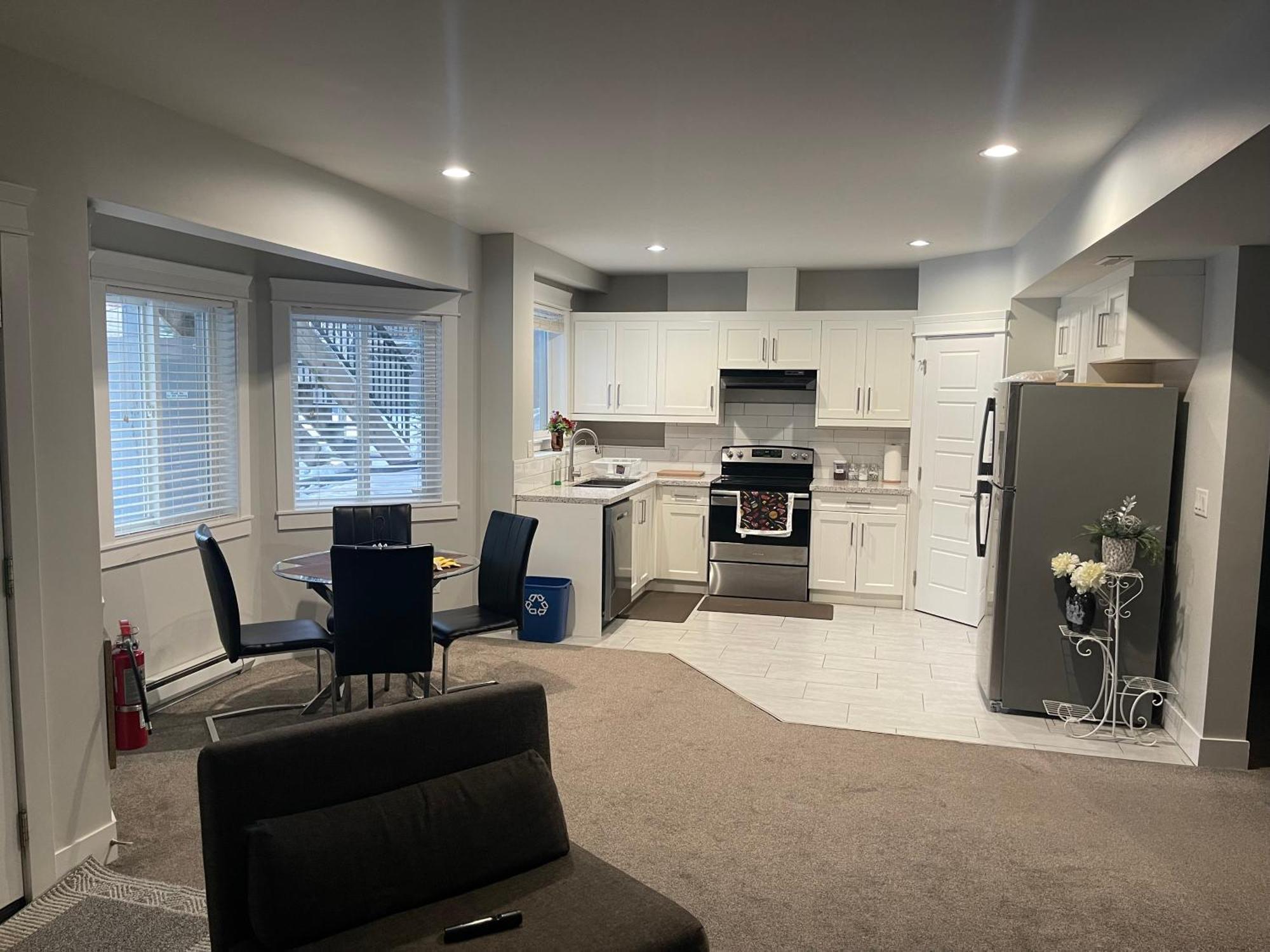 2 Bedroom With Full Kitchen