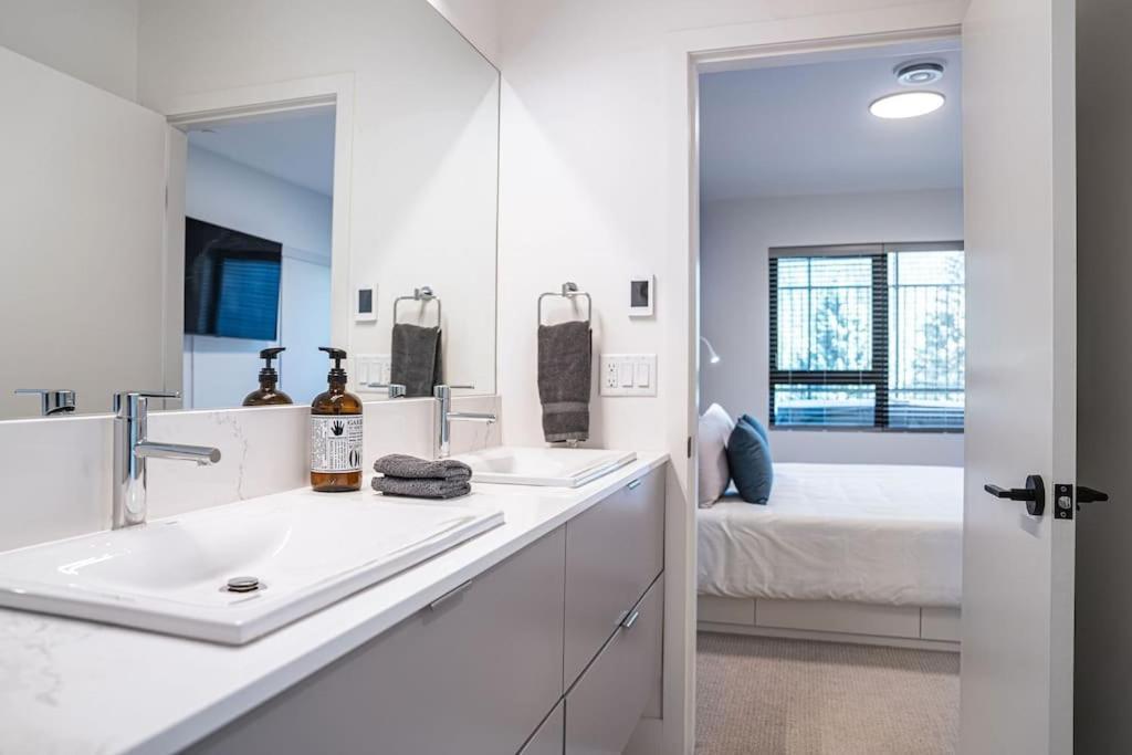 Apartment Stoked Penthouse- Panoramic View, Private Hot Tub