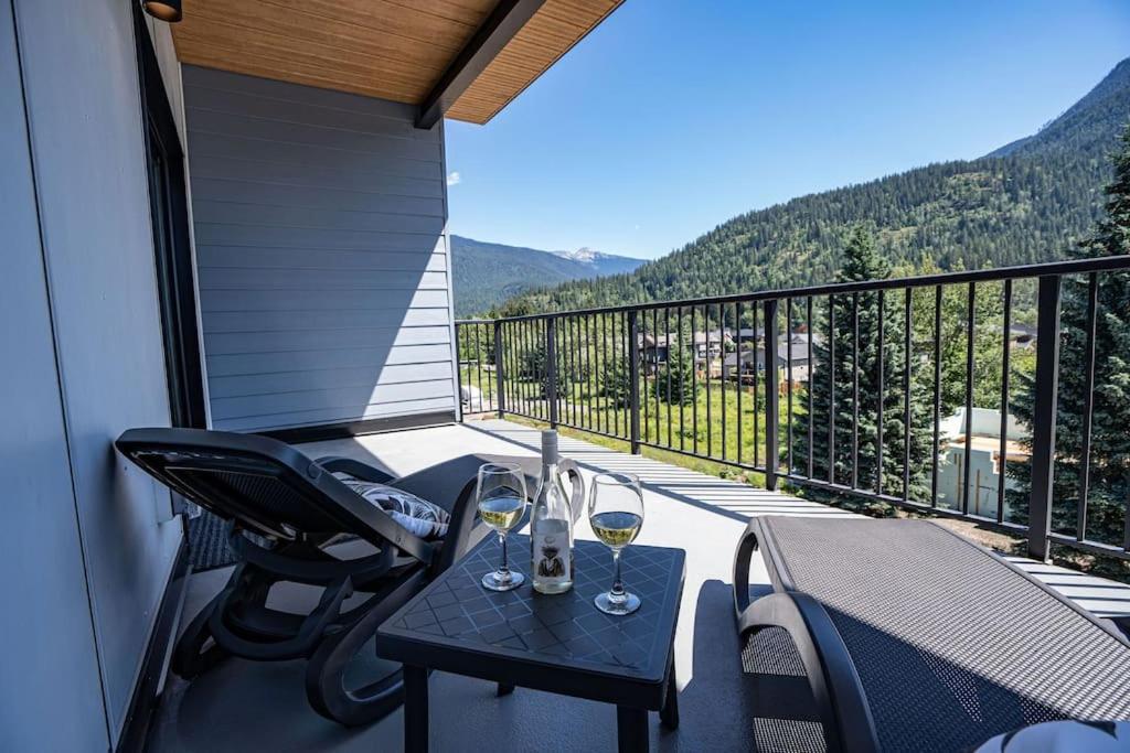 Apartment Stoked Penthouse- Panoramic View, Private Hot Tub Revelstoke