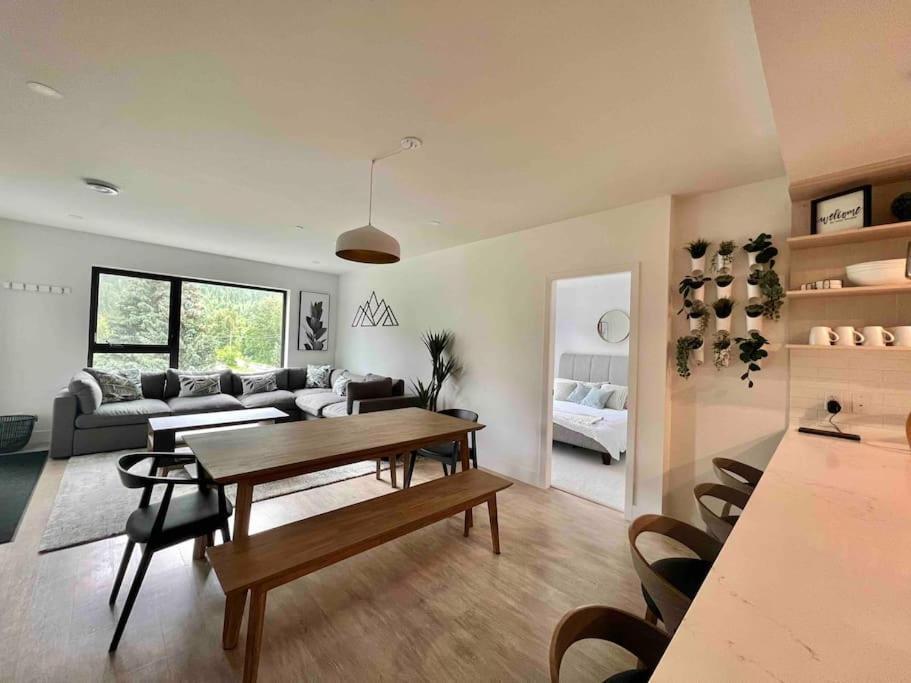 Stoked Penthouse- Panoramic View, Private Hot Tub