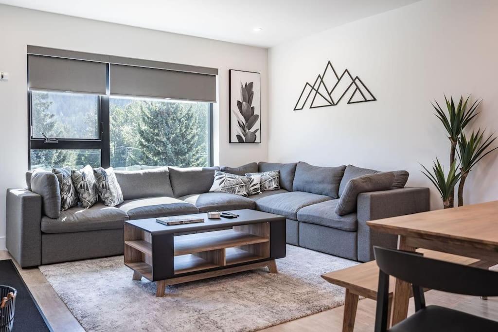 Apartment Stoked Penthouse- Panoramic View, Private Hot Tub *