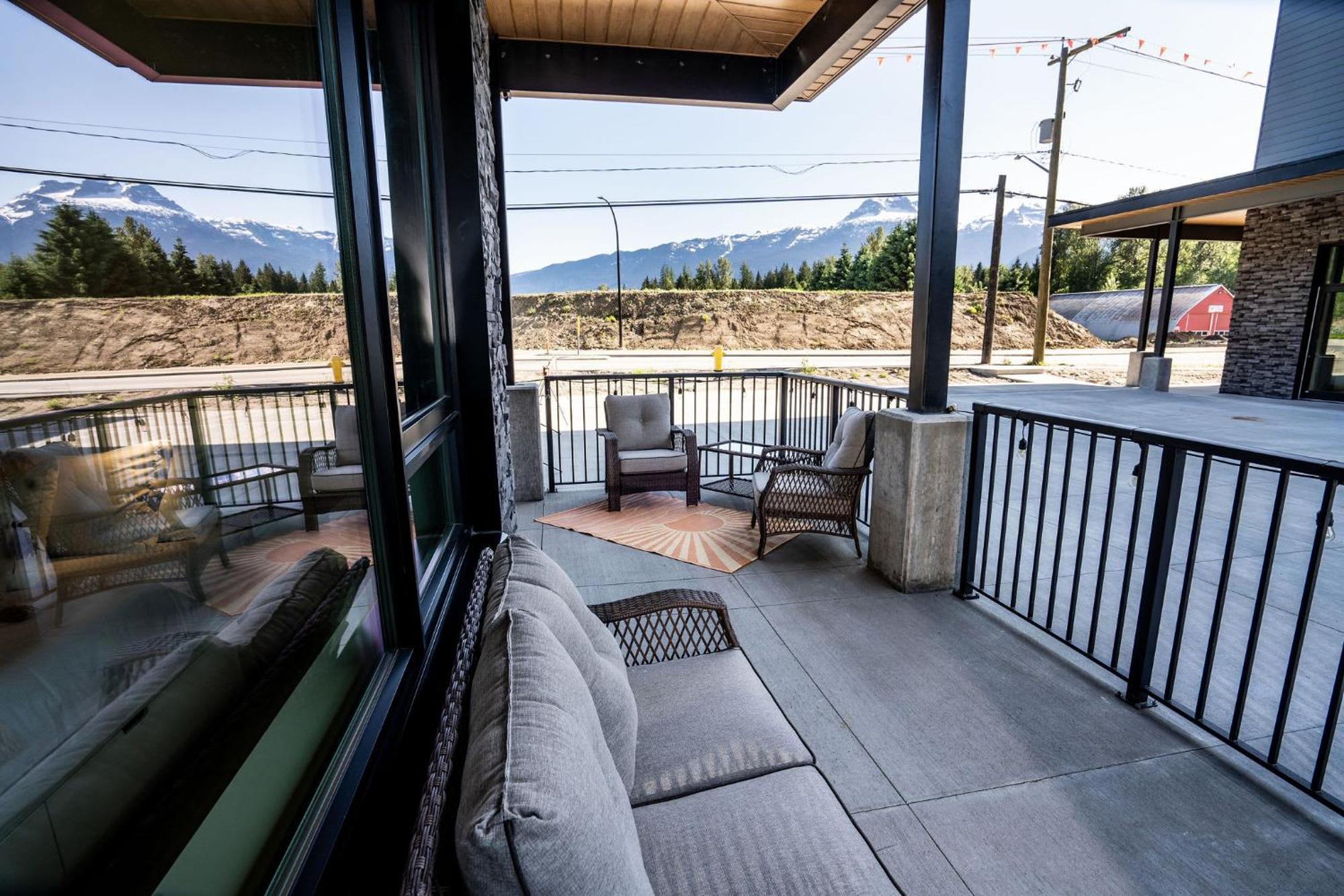 Summit Place - With Mountain Views Holiday home