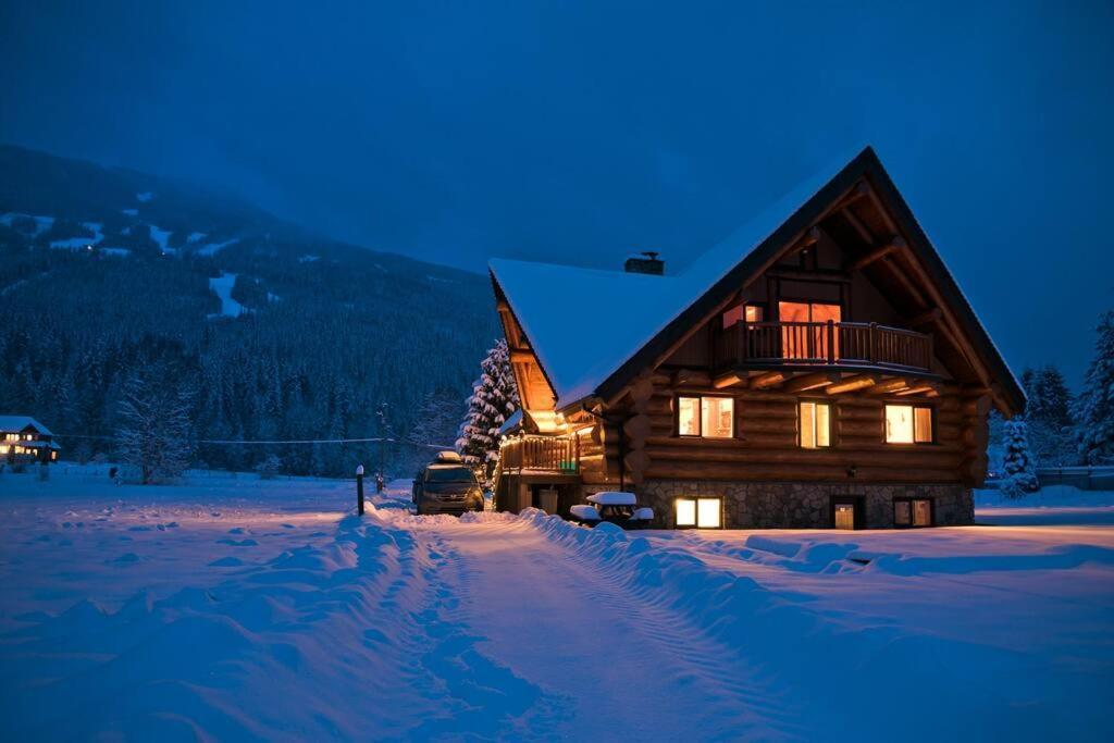 Holiday home House Luxury Log House At Base Of