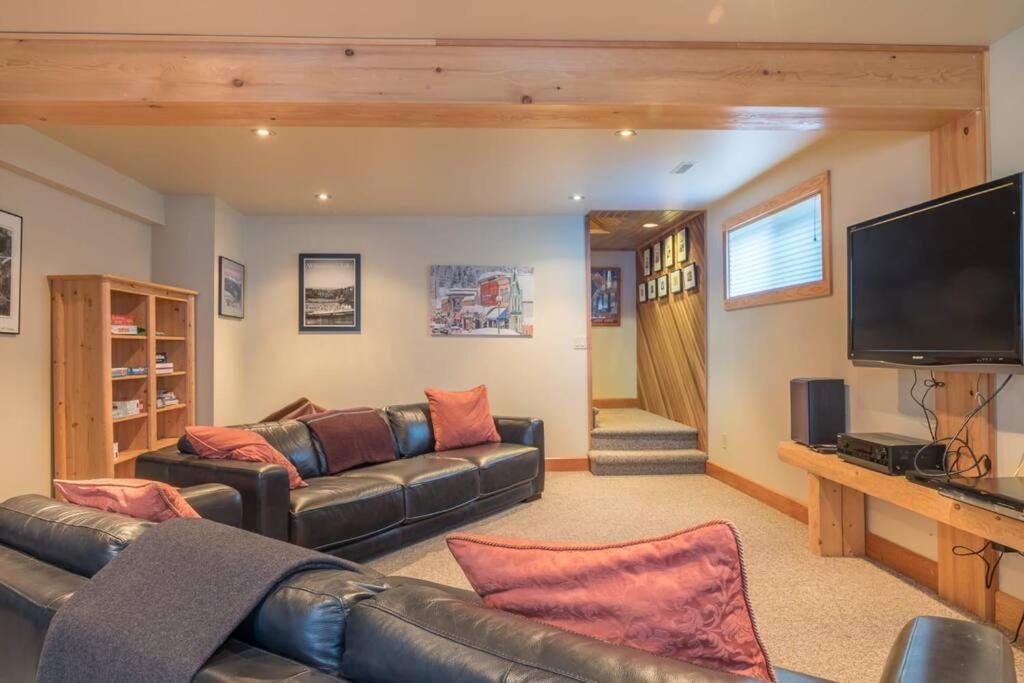 House Luxury Log House At Base Of