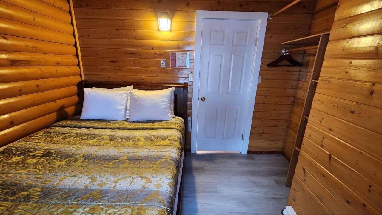 Mt. Alpine Chalets Lodge *