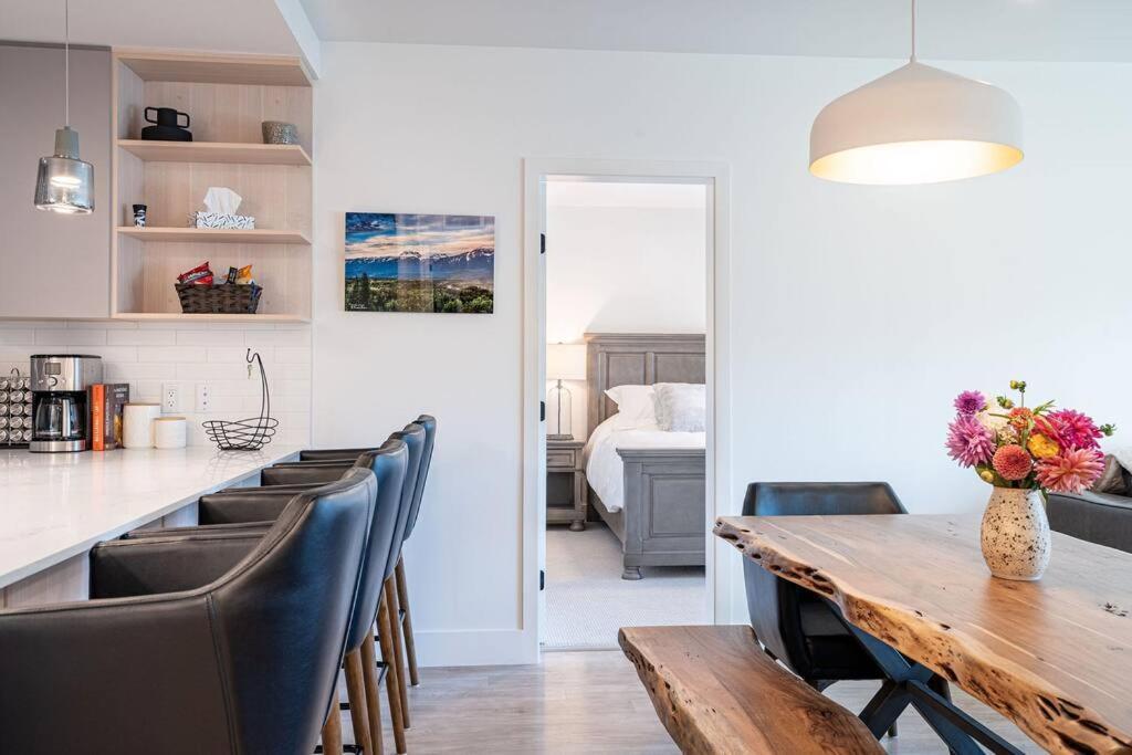 Apartment Base Camp Revy!
