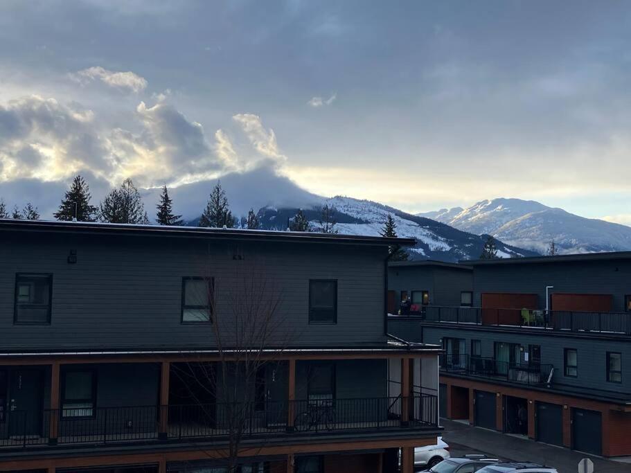 Base Camp Revy! Apartment Revelstoke