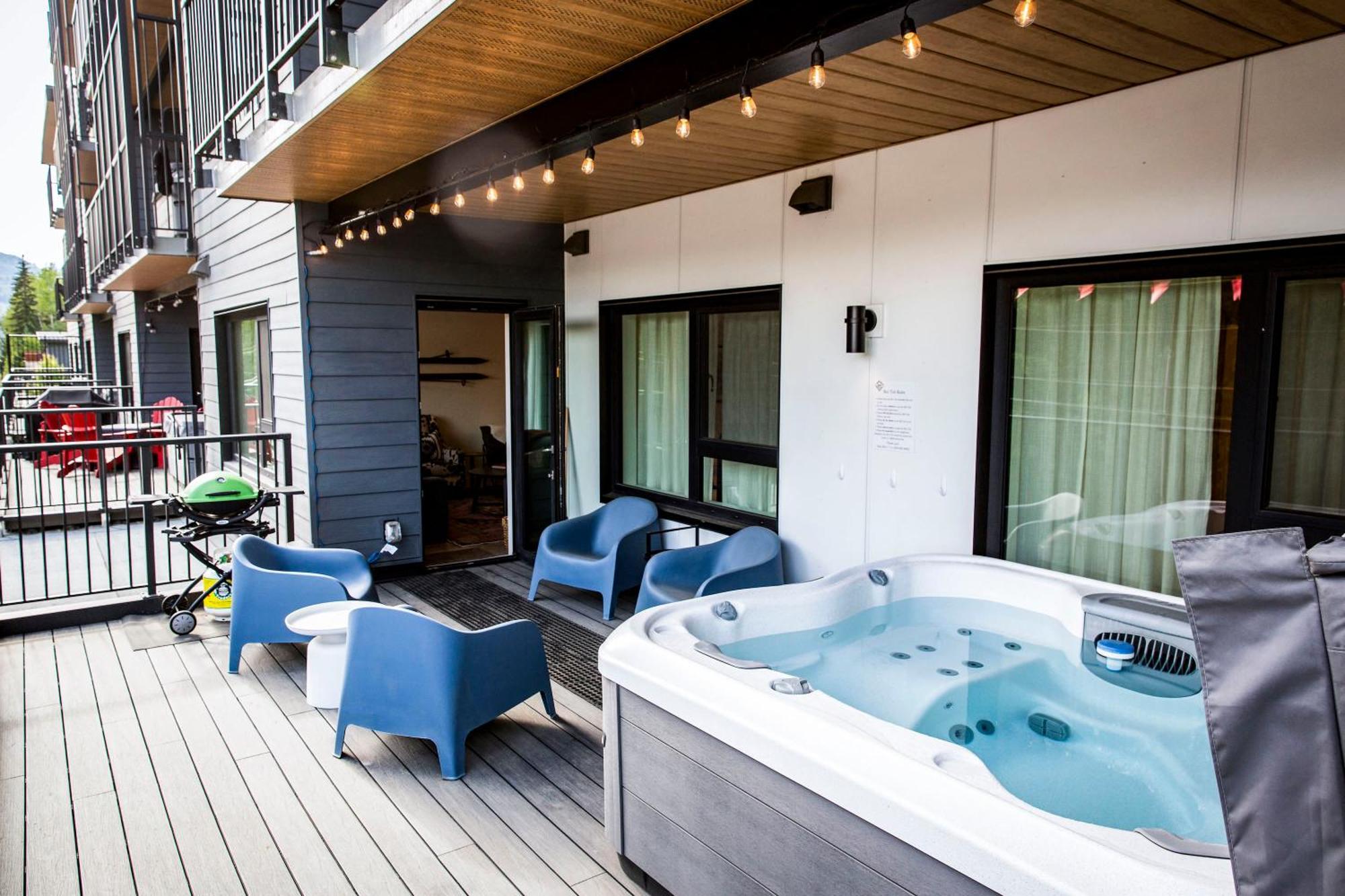 Tucker's Place * Revelstoke