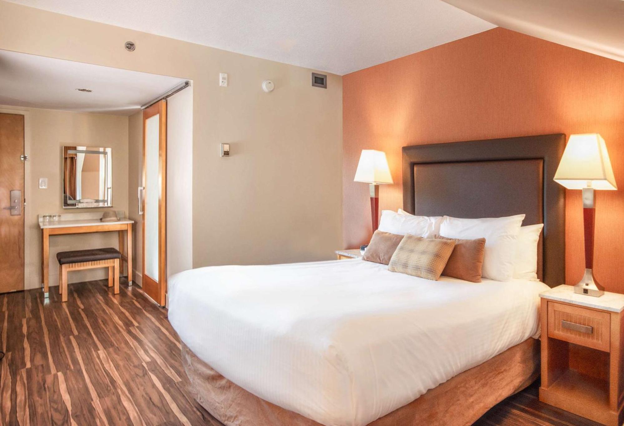 Coast Hillcrest 4*