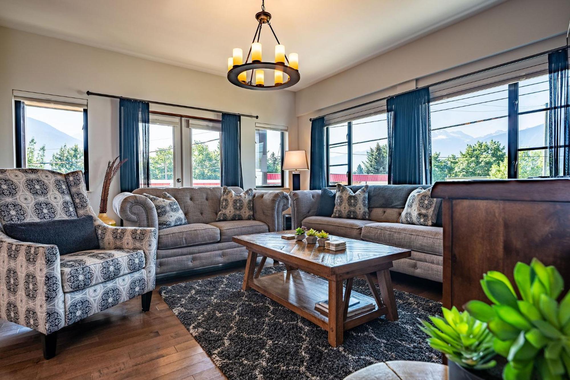 Downunder Mountain Retreat Apartment Revelstoke