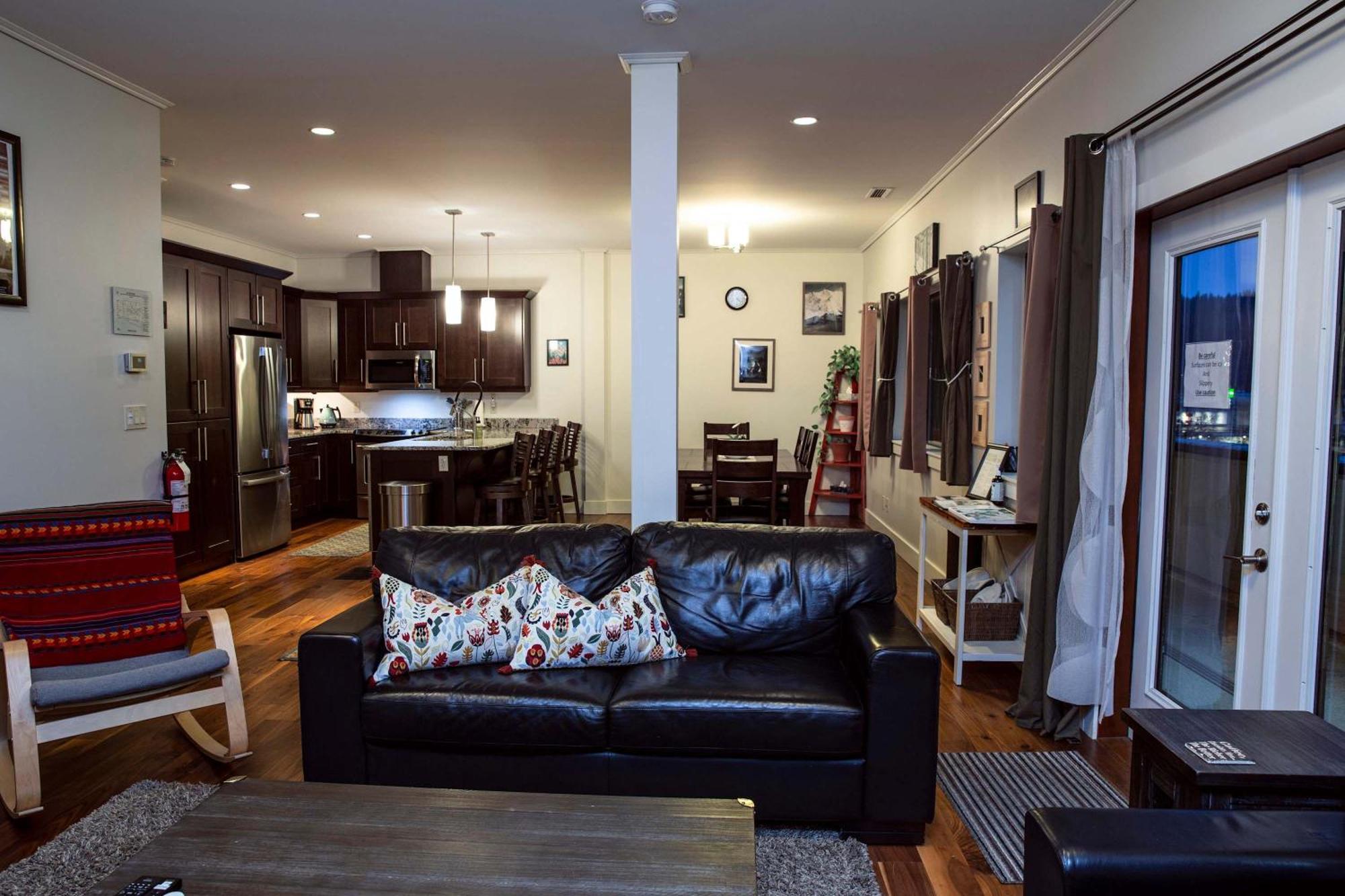 Holiday home Lily Glacier - Rare Downtown Location Revelstoke