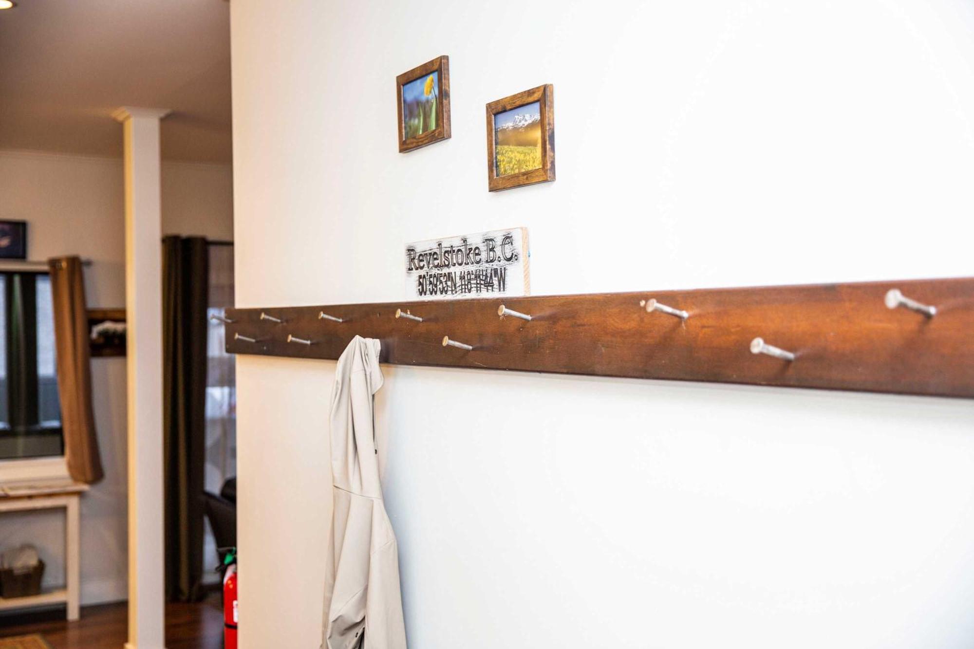 Lily Glacier - Rare Downtown Location Revelstoke