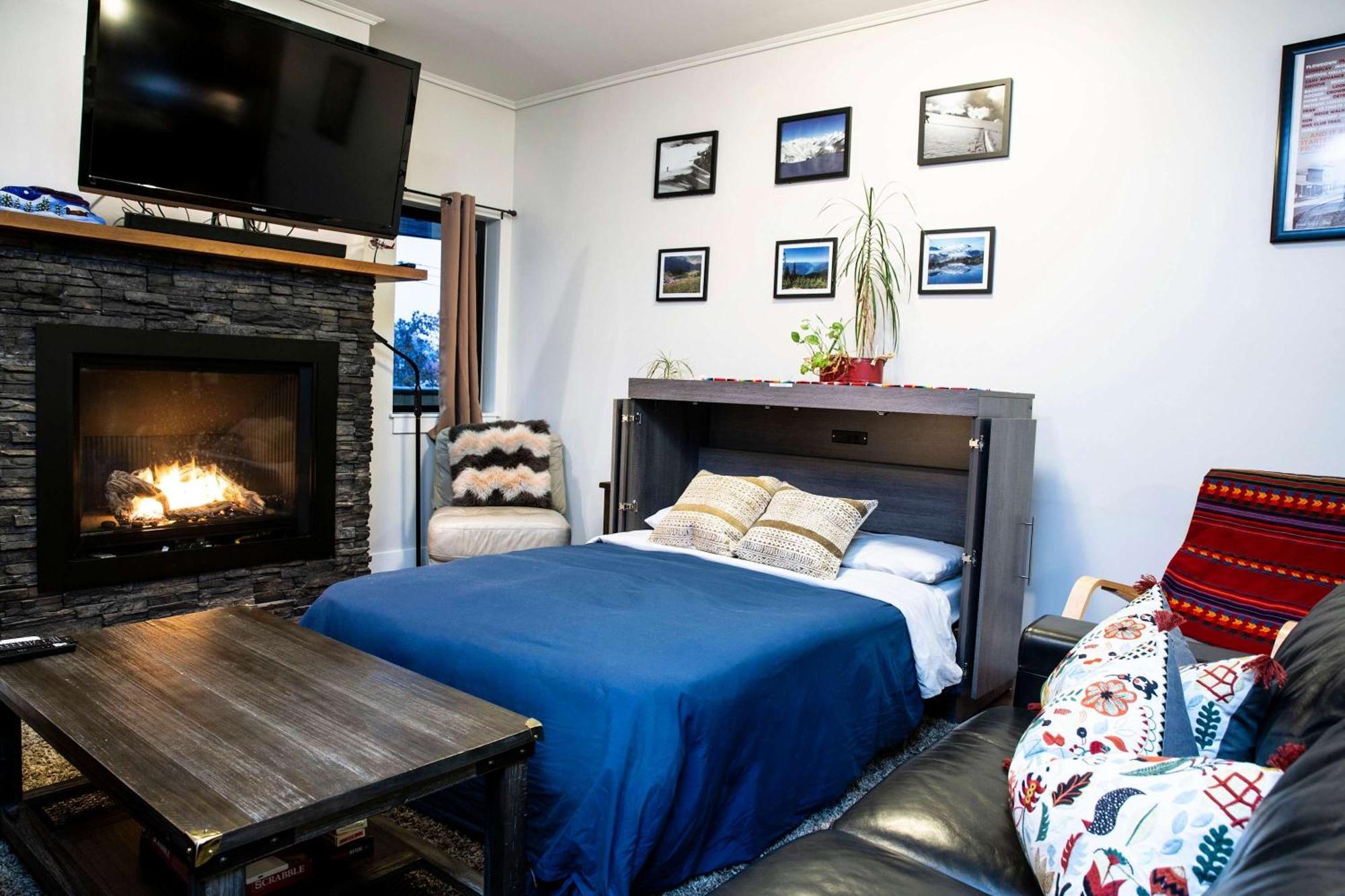 Lily Glacier - Rare Downtown Location Revelstoke