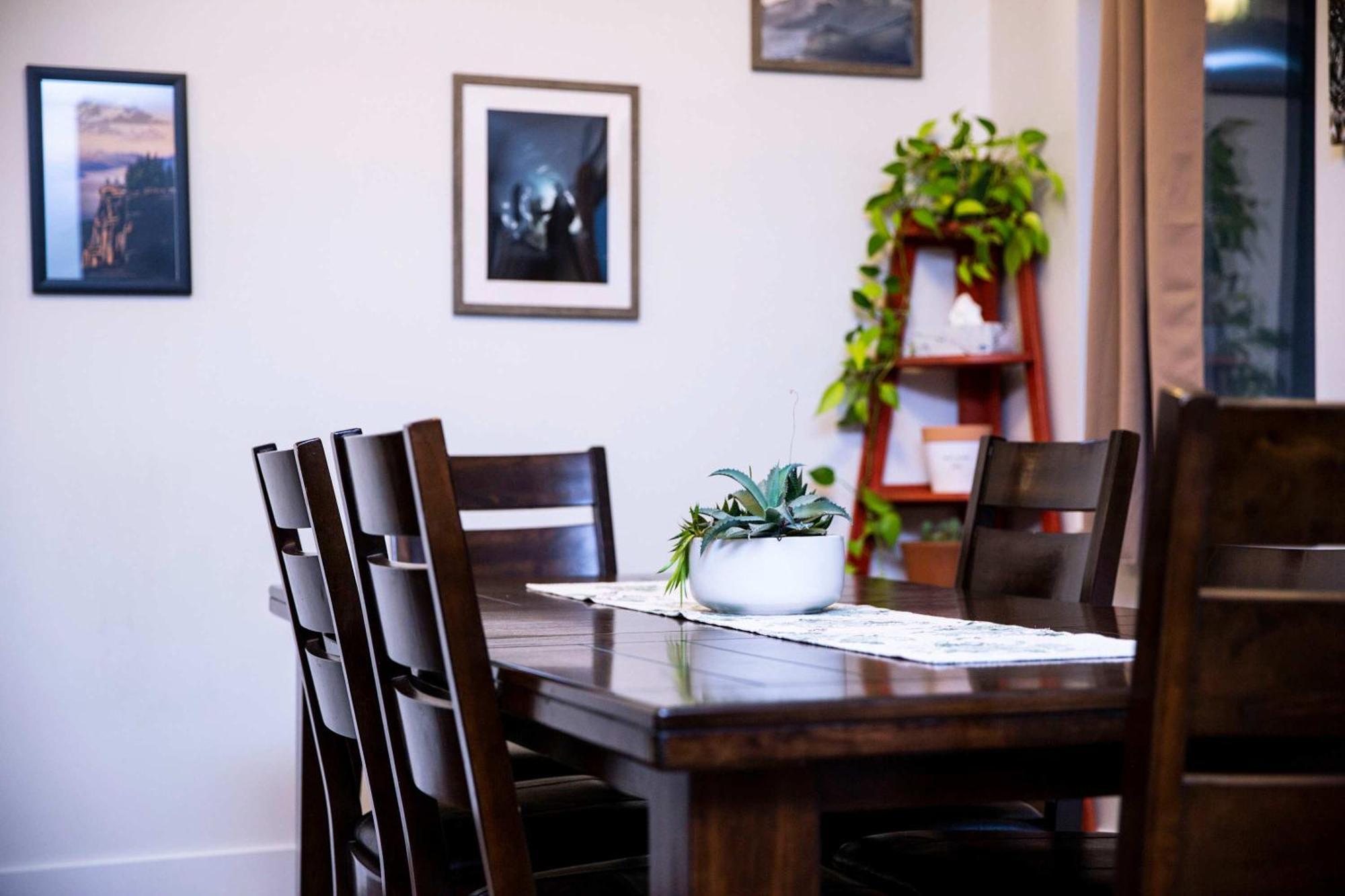 Lily Glacier - Rare Downtown Location * Revelstoke