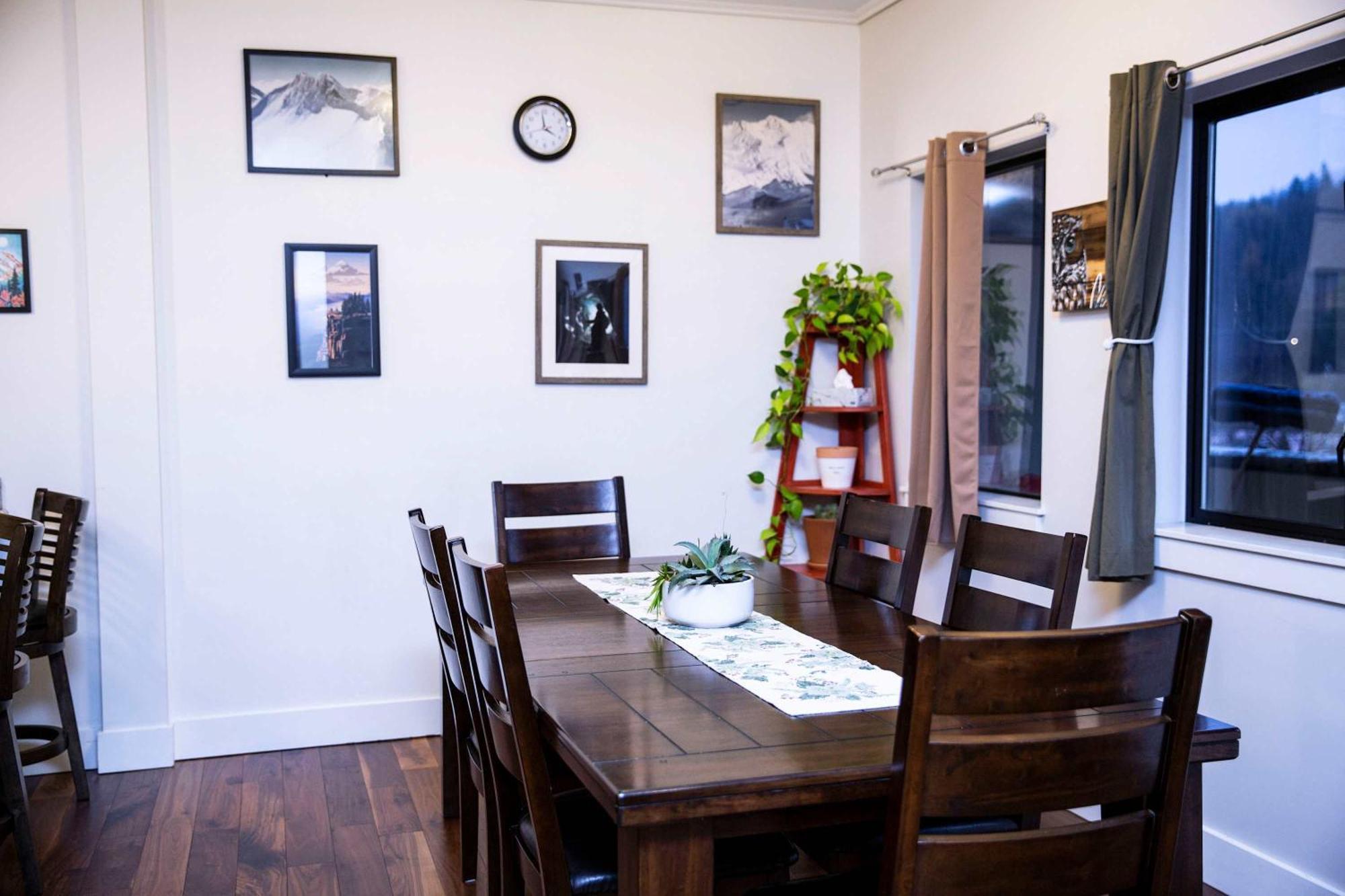 Lily Glacier - Rare Downtown Location Revelstoke