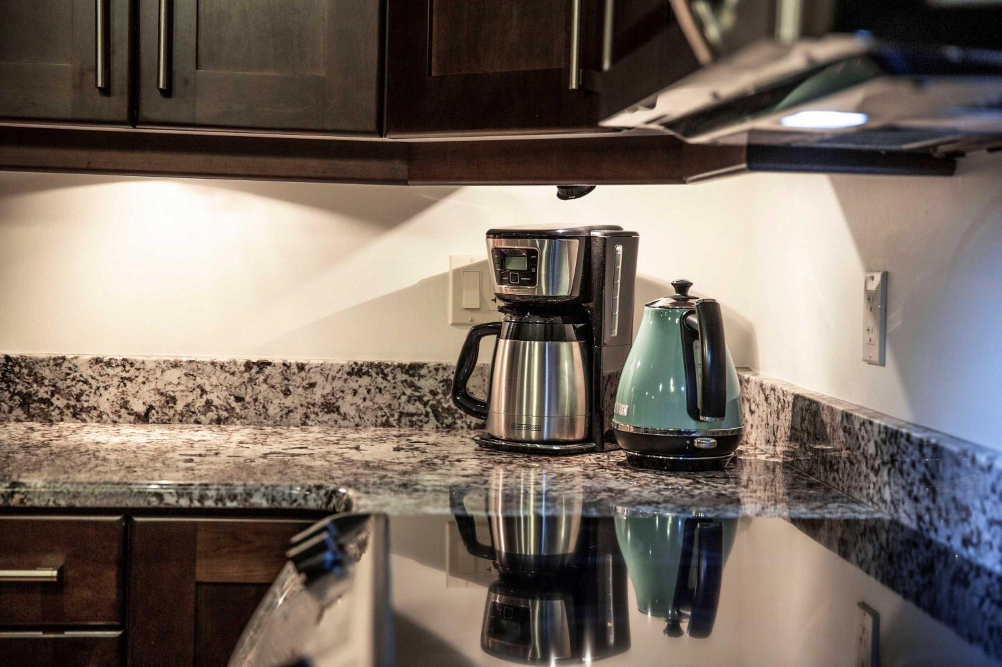 Lily Glacier - Rare Downtown Location Holiday home *