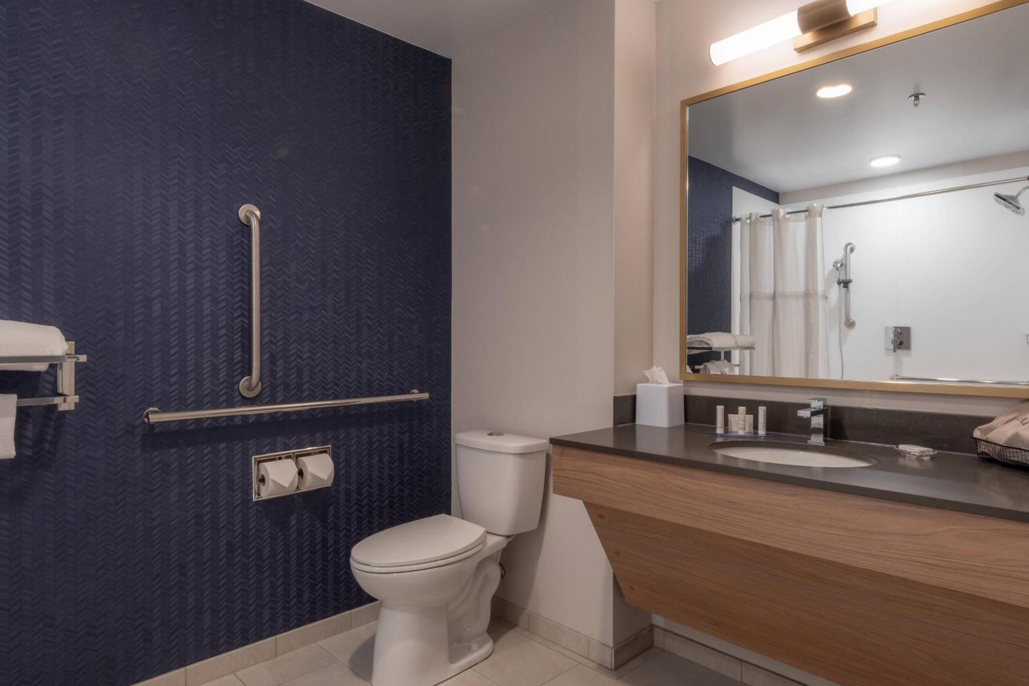 Hotel Fairfield By Marriott & Revelstoke