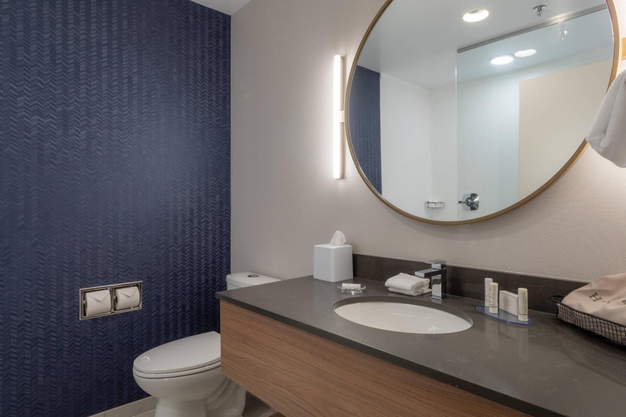 Fairfield By Marriott & Hotel