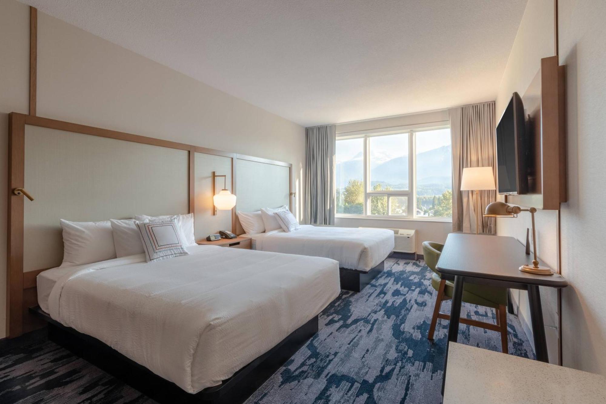Fairfield By Marriott & 2*
