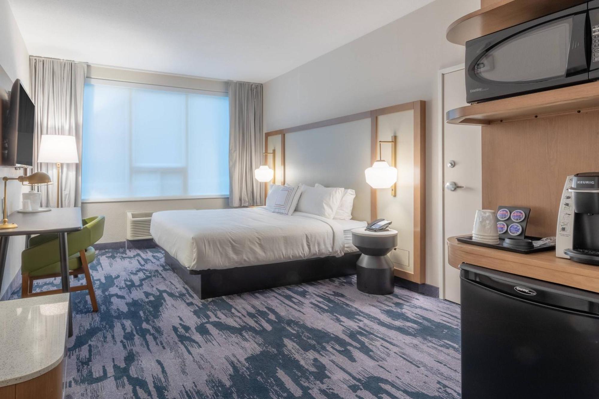Fairfield By Marriott & Hotel