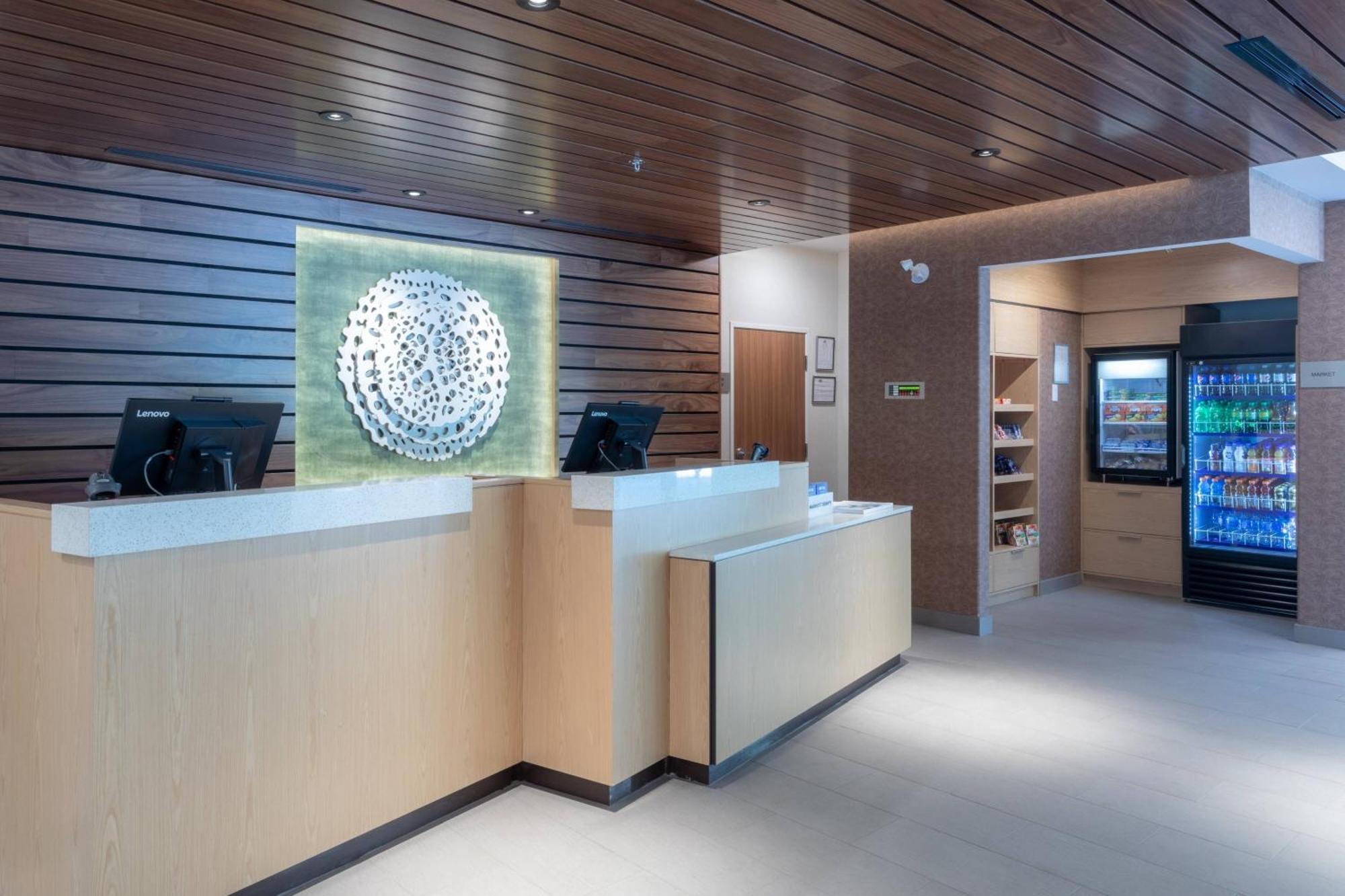 Fairfield By Marriott & Hotel 2*