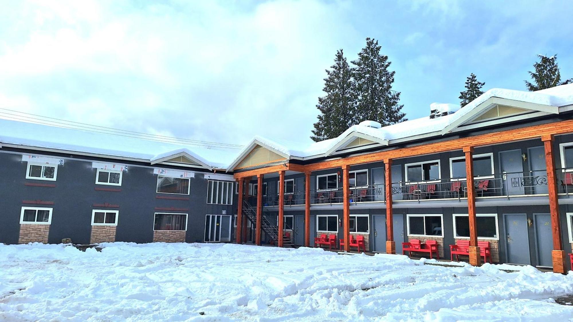 Alpine & Motel Revelstoke