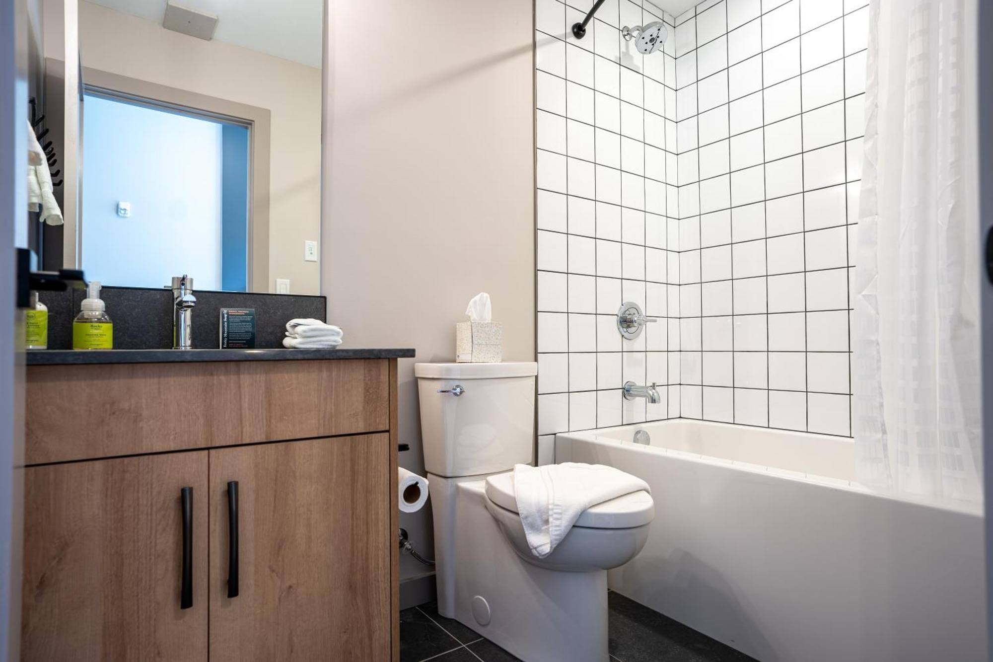 Basecamp Aparthotel