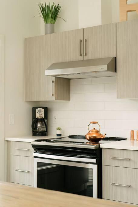 The Nest - With Hot Tub & Bbq * Revelstoke