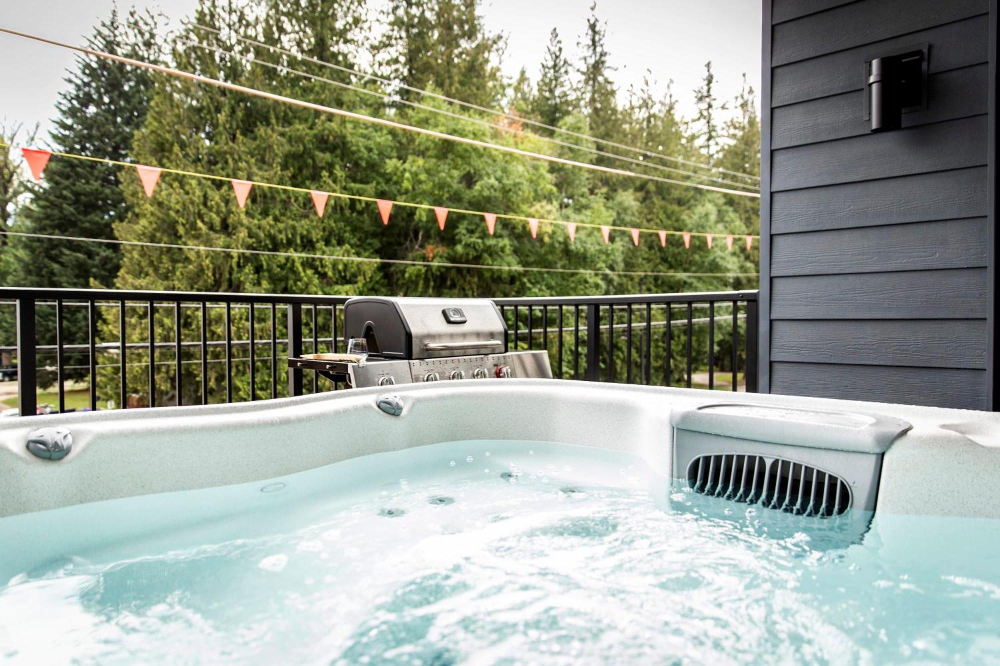 The Bear Lair - 2 Bedroom With Hot Tub Holiday home