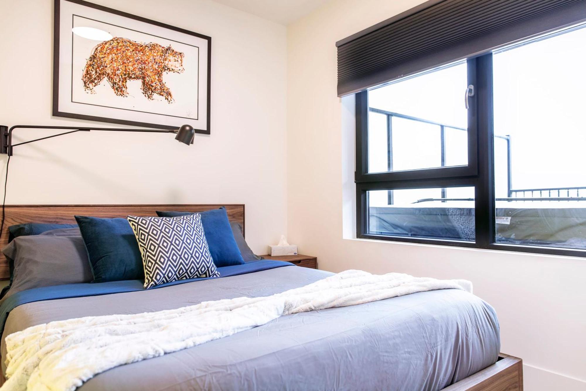 The Bear Lair - 2 Bedroom With Hot Tub Revelstoke