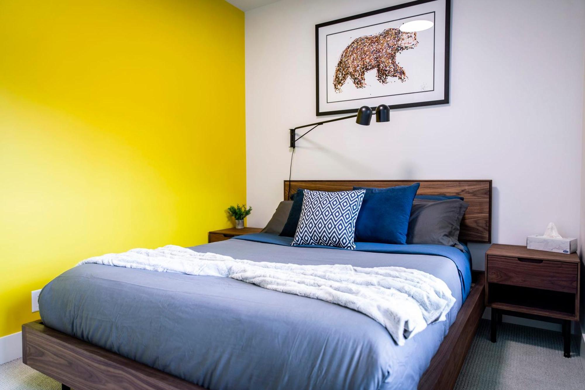 The Bear Lair - 2 Bedroom With Hot Tub Holiday home Revelstoke