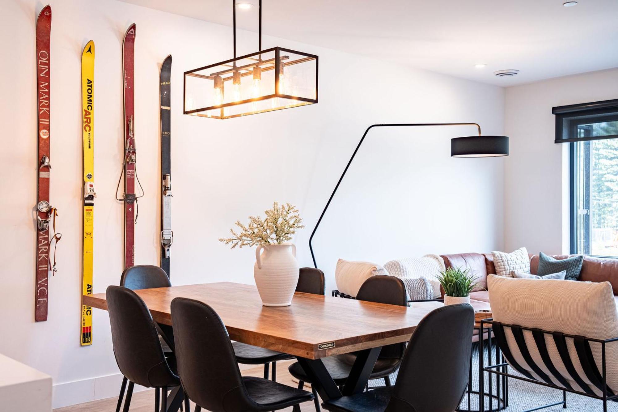 Huckin' Harry's By Vacations Apartment Revelstoke