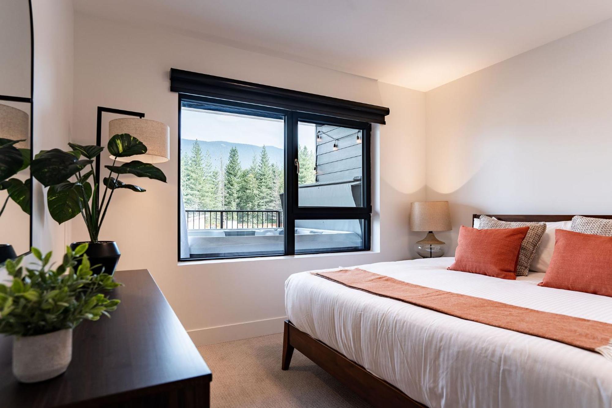 Huckin' Harry's By Vacations * Revelstoke