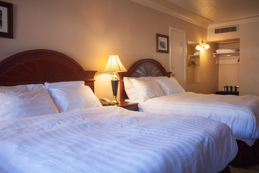 Motel Revelstoke Lodge 2*