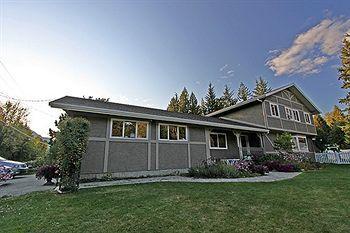 Bed & Breakfast Alpenrose Revelstoke Bed & Breakfast 3*