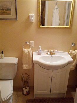 Bed & Breakfast Alpenrose Revelstoke Bed & Breakfast 3*