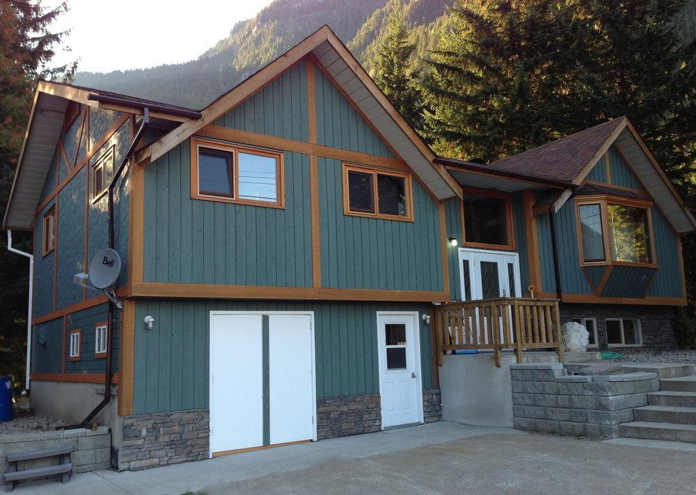 Base Camp Hotel 3*