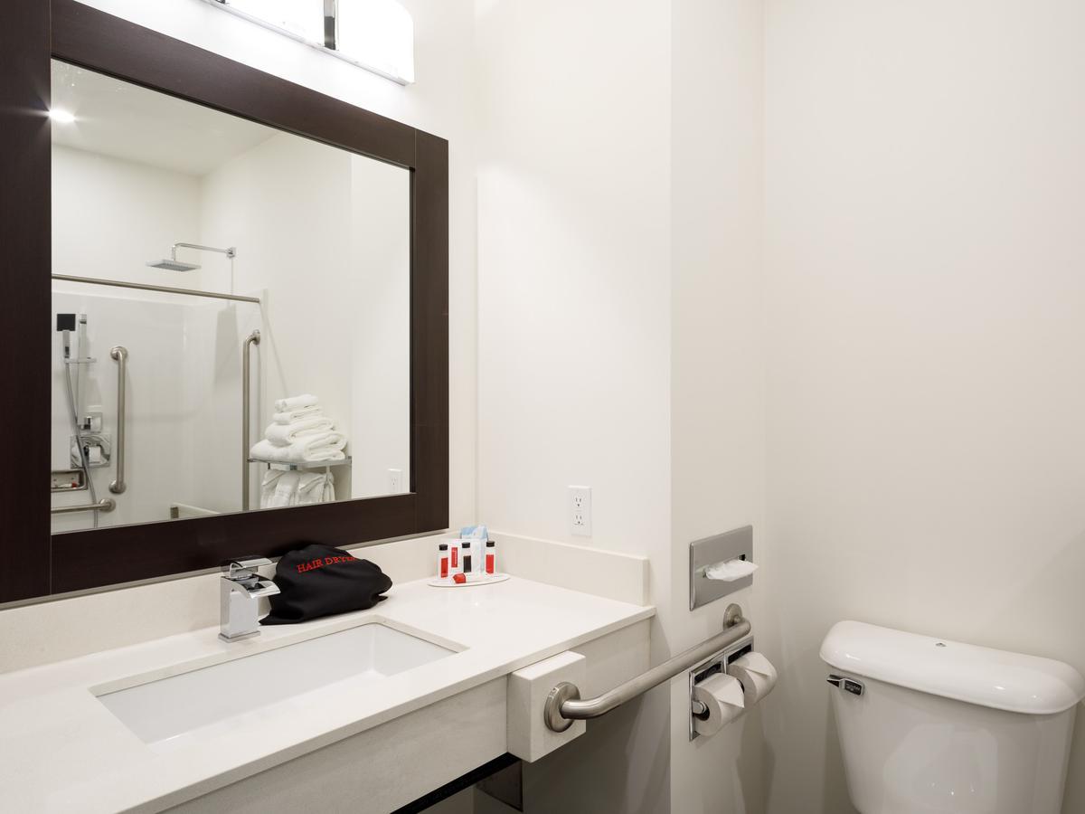 Hotel Ramada By Wyndham Revelstoke 3*
