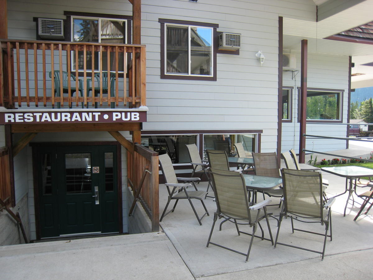 Peaks Lodge *