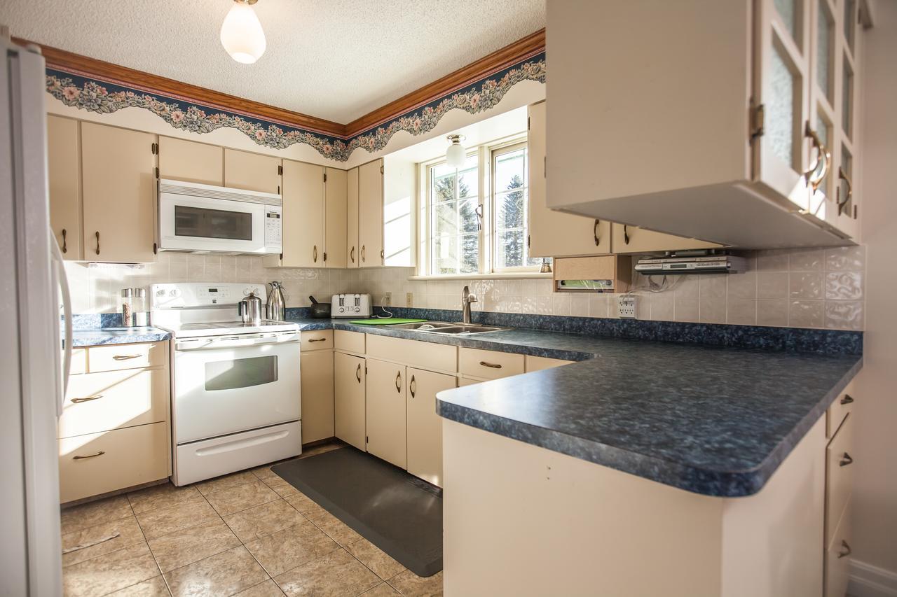 7 Acres Bed & Breakfast