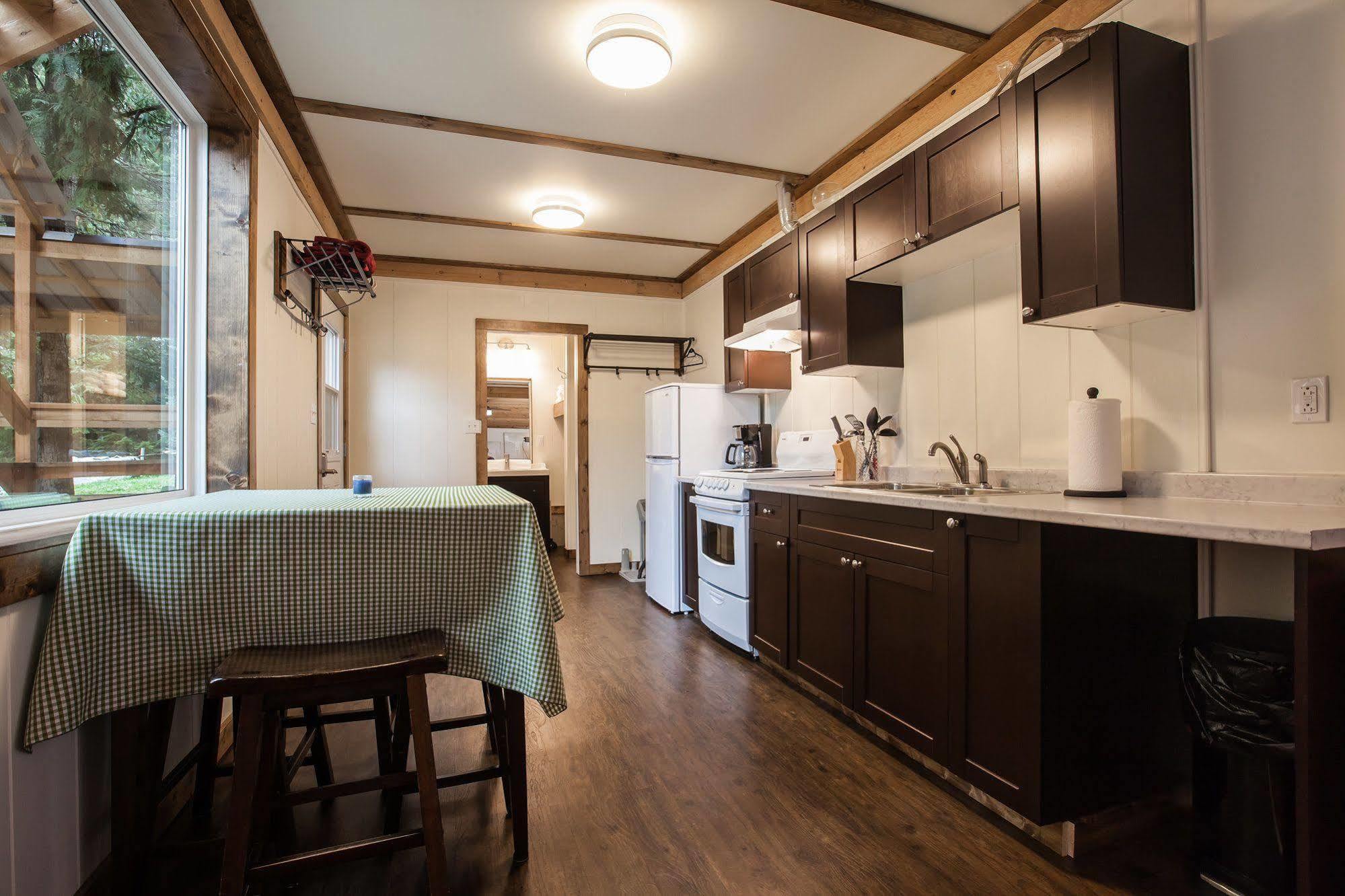 Hotel Base Camp Revelstoke