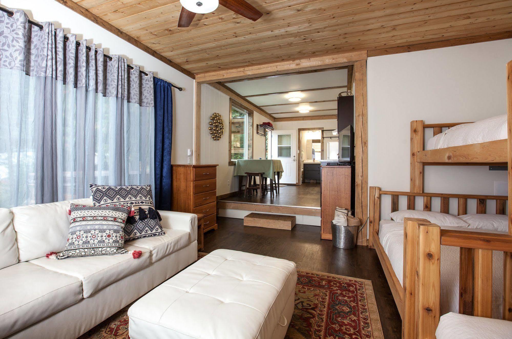 Base Camp Hotel Revelstoke