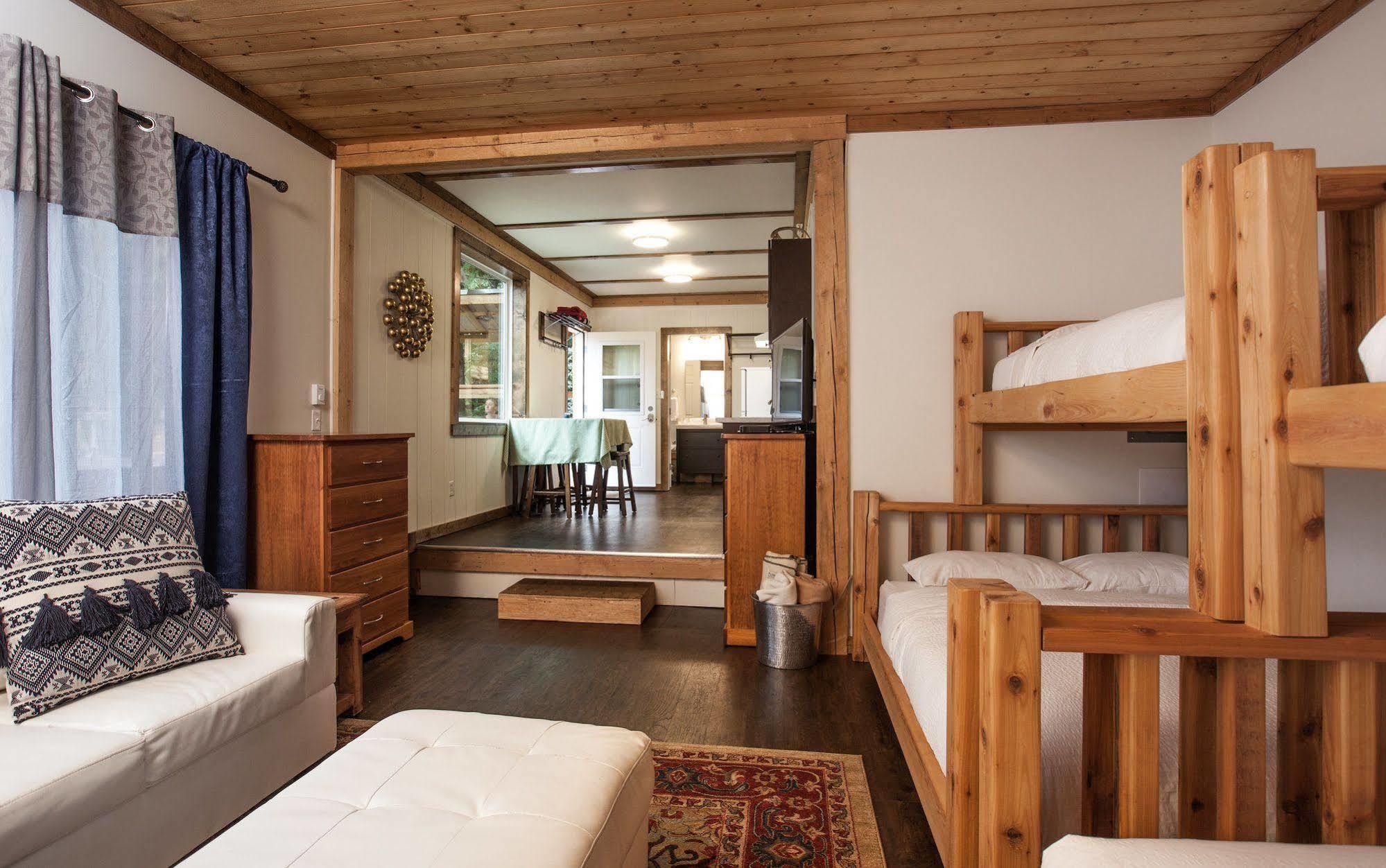 Hotel Base Camp 3*