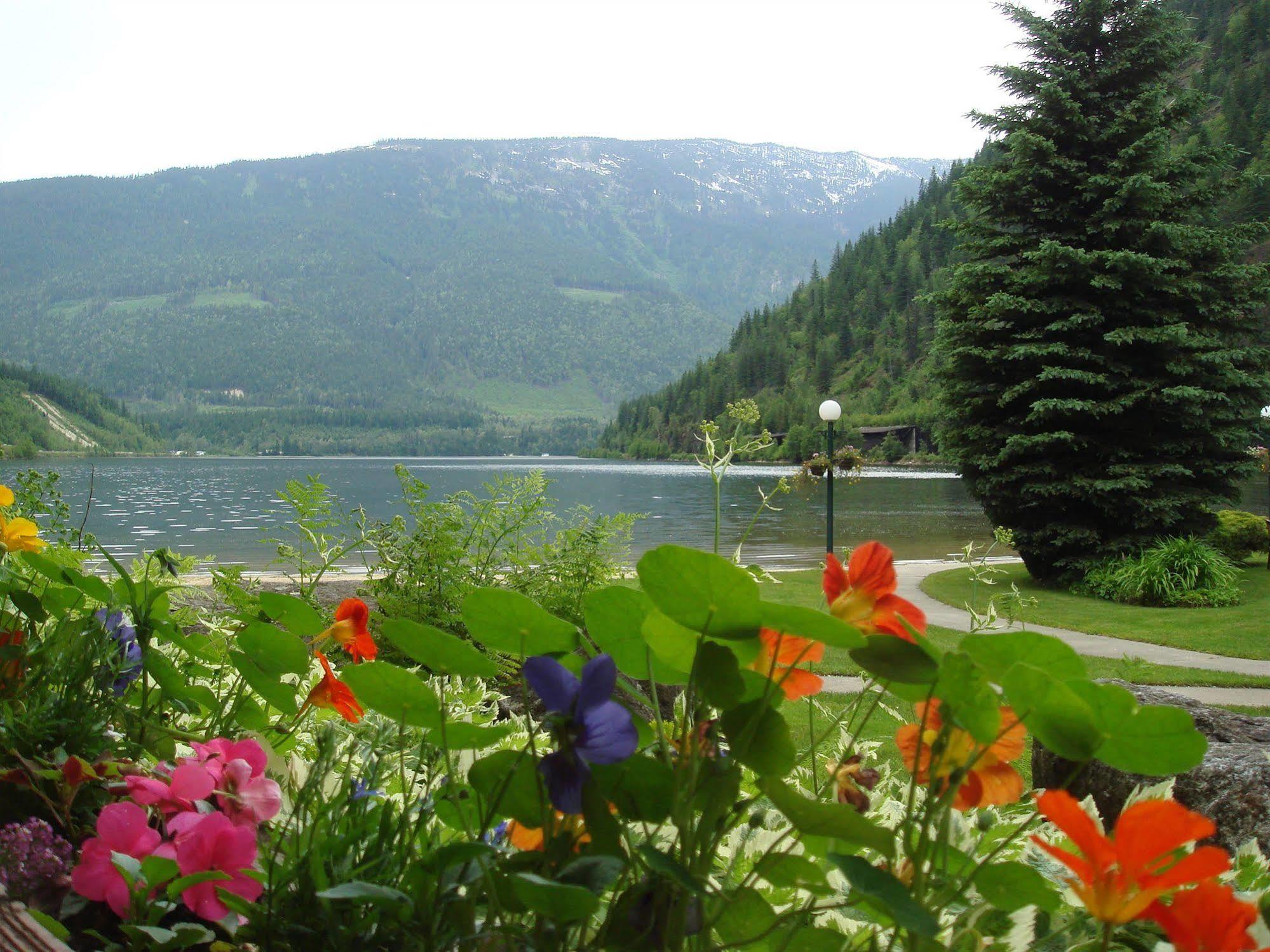 Hotel Three Valley Chateau Revelstoke