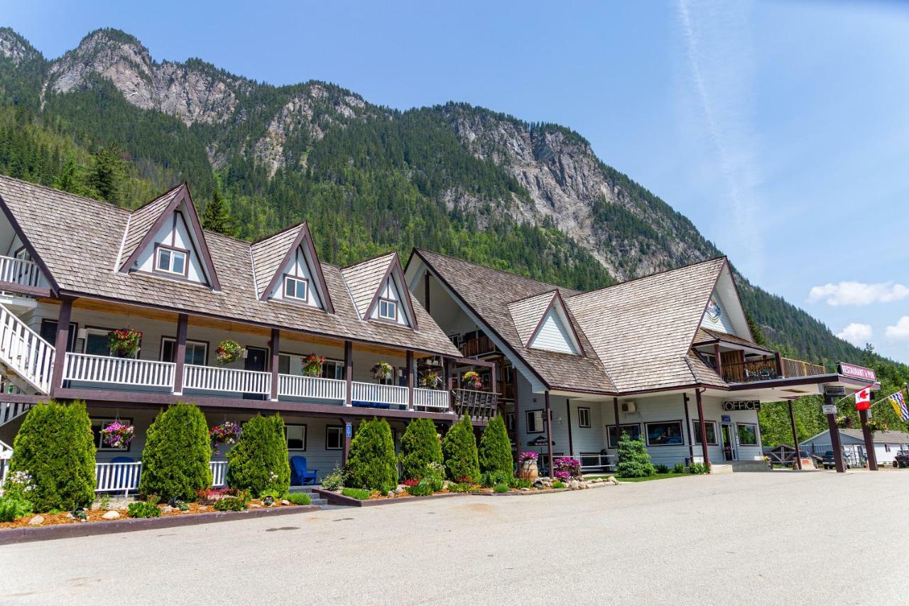 Peaks Lodge *