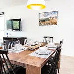 The Shred Shack - Stylish Revelstoke Condo