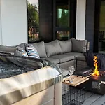 The Shred Shack - Stylish Revelstoke Condo