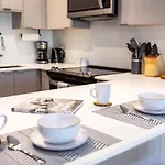 The Shred Shack - Stylish Revelstoke Condo