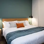 The Stellar Condo - Cozy 2 Bedroom With Hot Tub